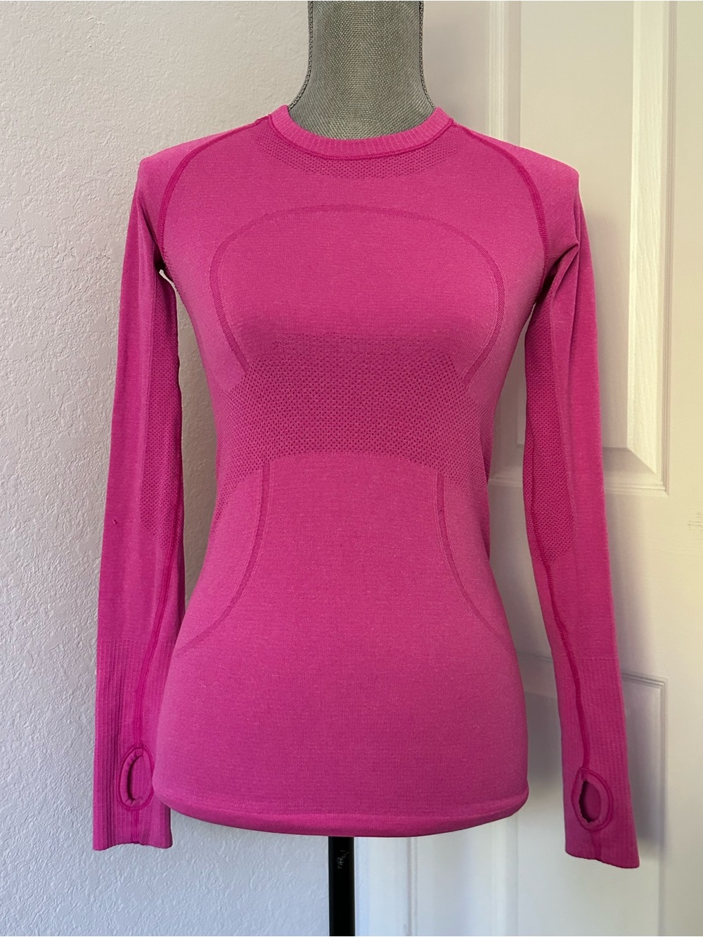 Lululemon Swiftly Tech long sleeve bright pink size 6